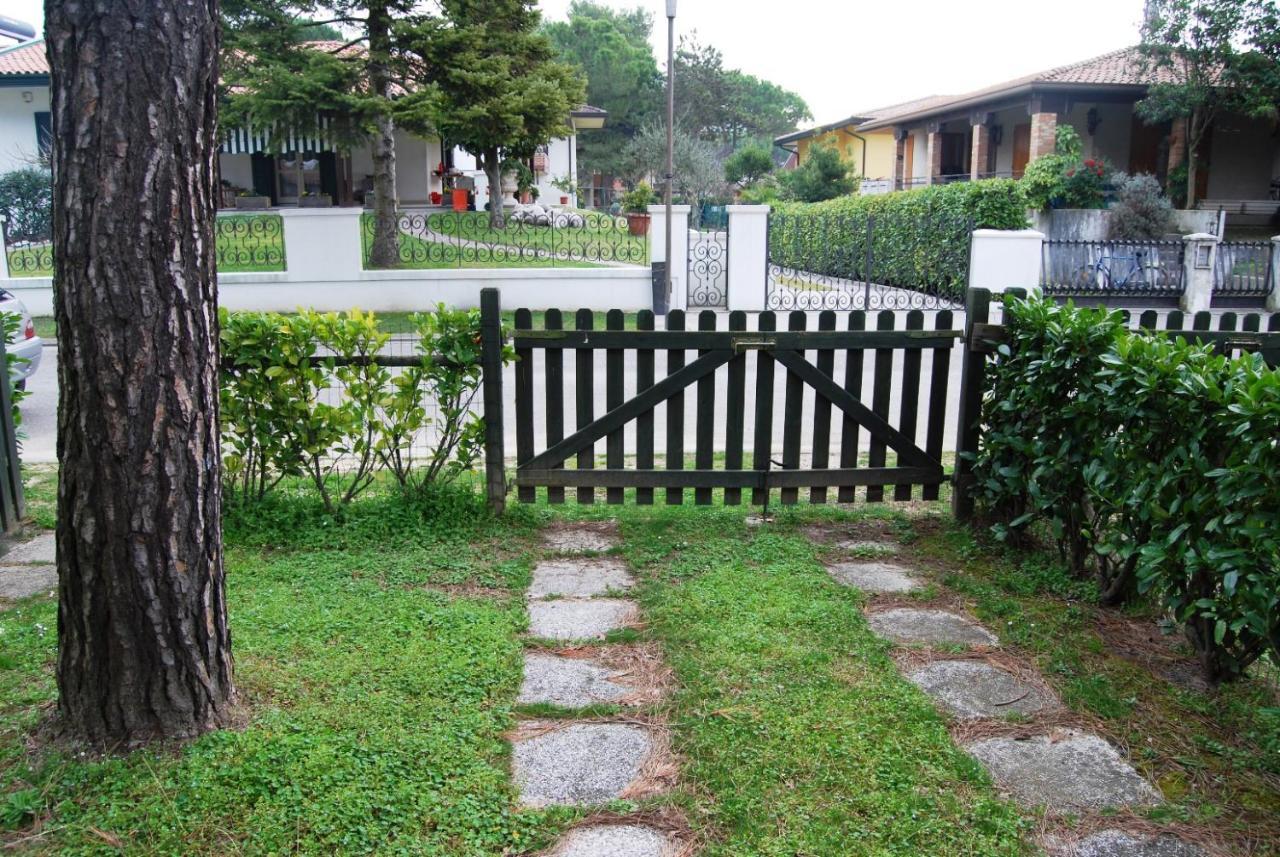 Villa Rosina Bibione Exteriör bild